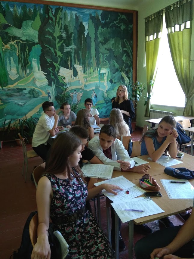 Учні діляться враженнями про ліцейський турнір юних економістів